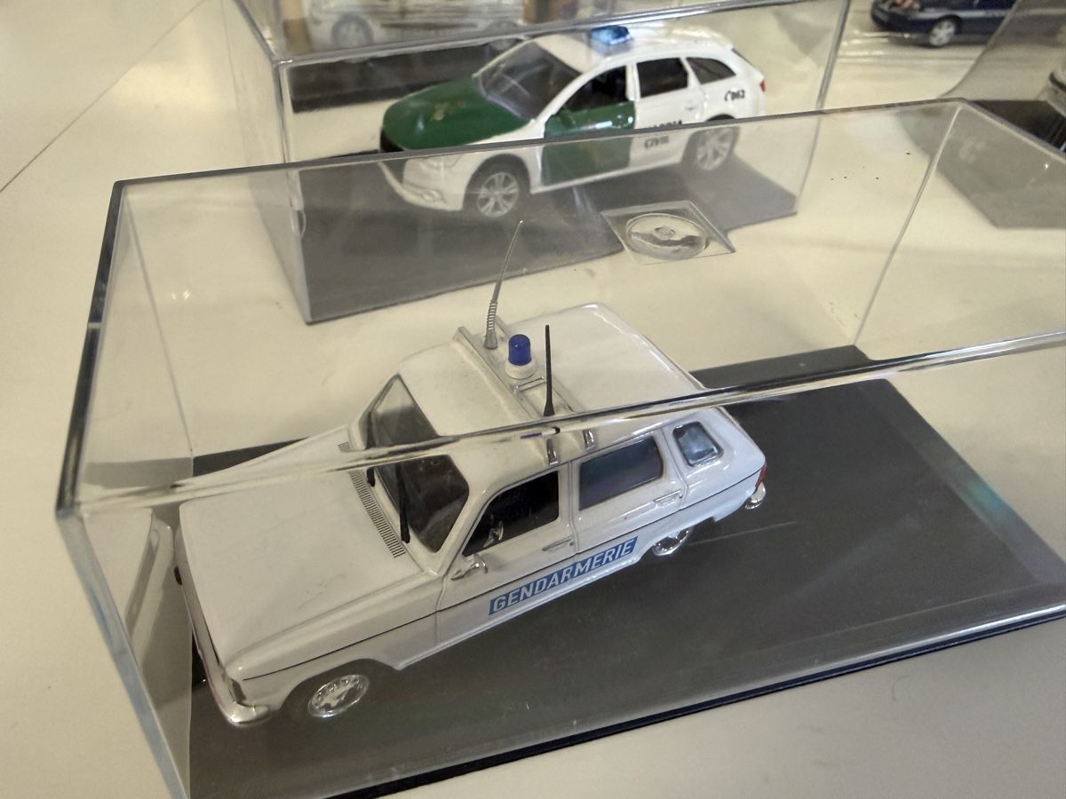 Voitures modèles: 1:43 Police 11Stück – Neuf (Voir description) à Uster par Buchel 2