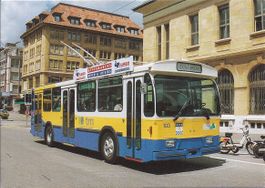CHAUX-de-FONDS, trolleybus arrivant à la gare