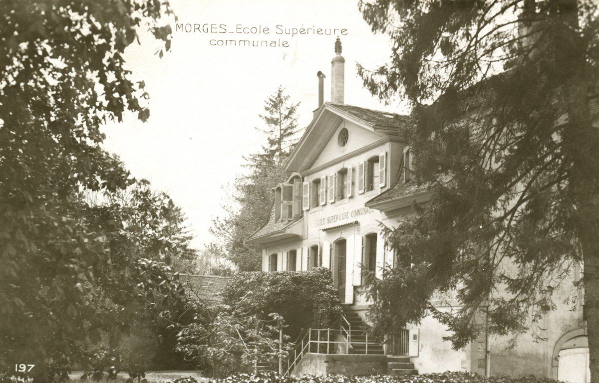 Cartoline postali: Morges - Ecole Supérieure communale – Usato da Chavornay venduto da SupraSenna