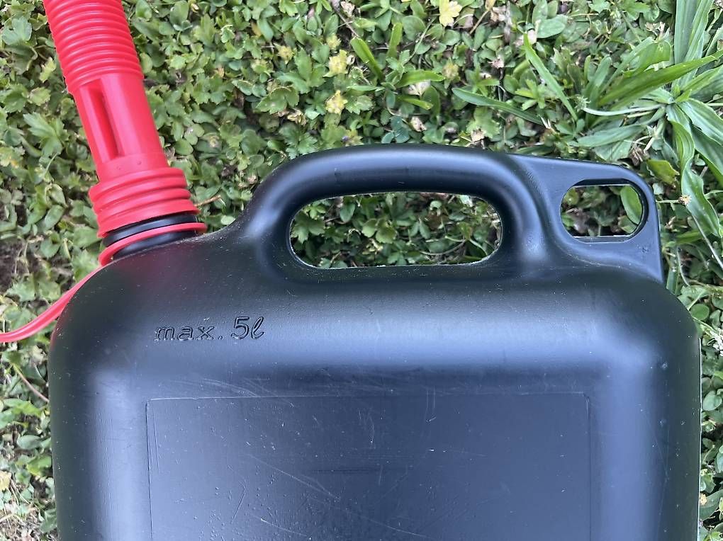 Taniche per benzina: Neu 5 lt Benzin-Kanister – Usato da Zürich venduto da kangi25 4