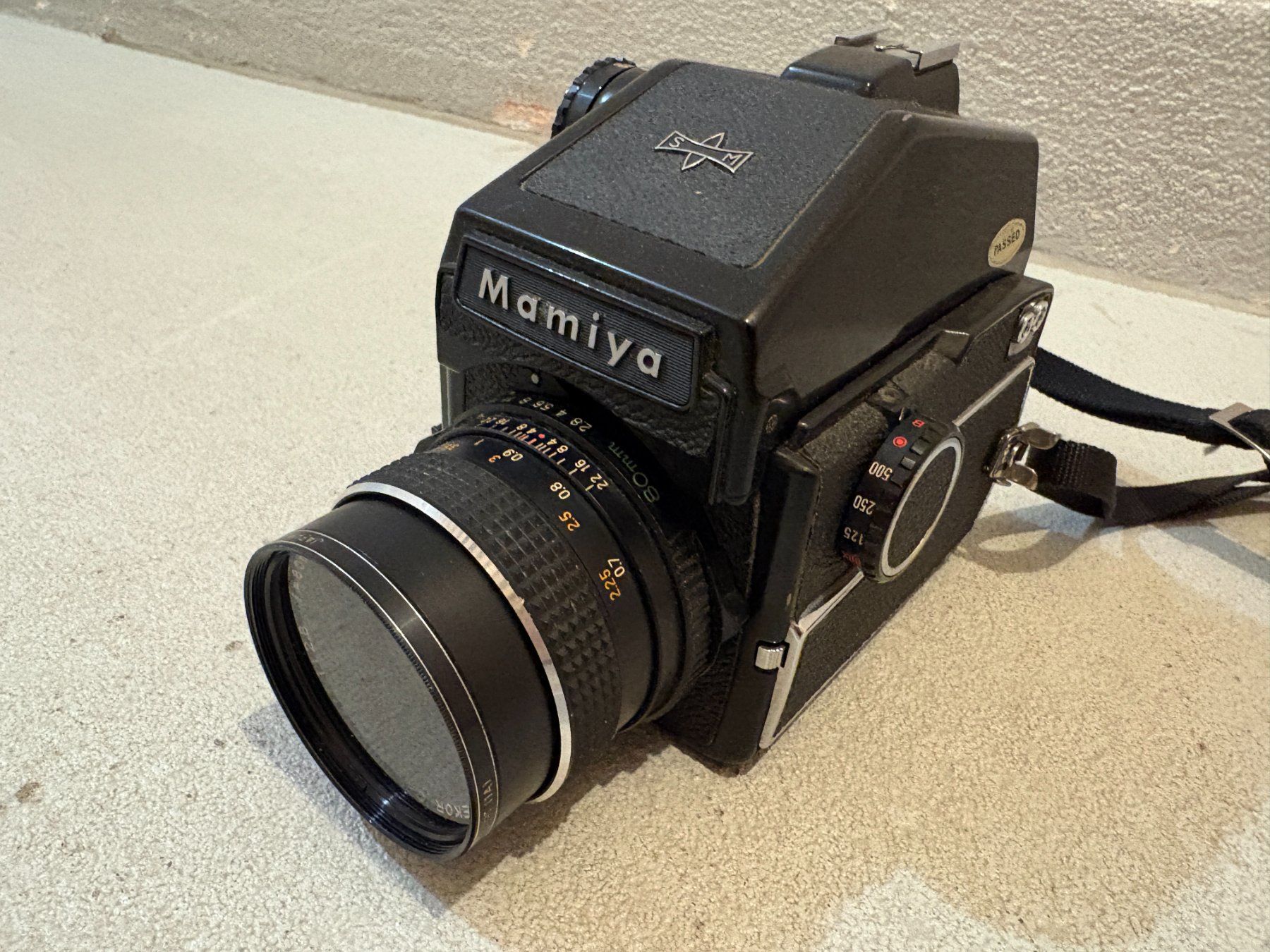 Mamiya Appareil photo: Mamiya M645 mit Objektiv – Défectueux à Elgg par Jo_Naj 1