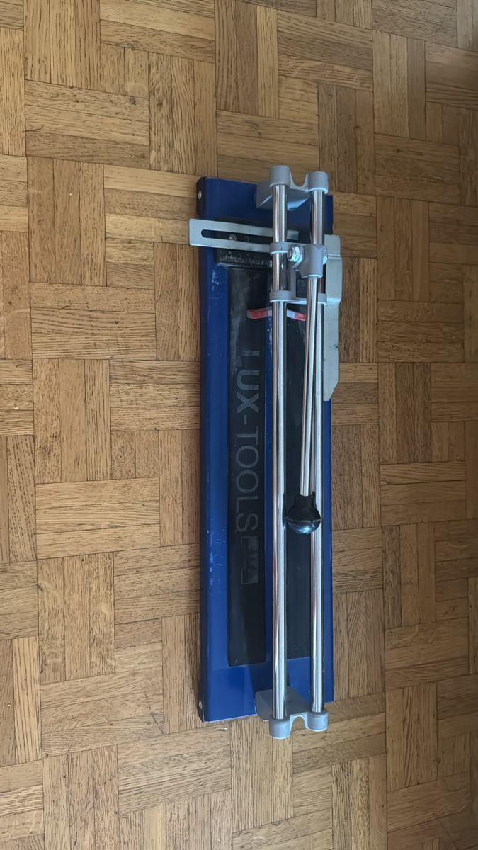 Tous les outils: Fliesenschneider – D'occasion à Diepoldsau par chi_9zcq