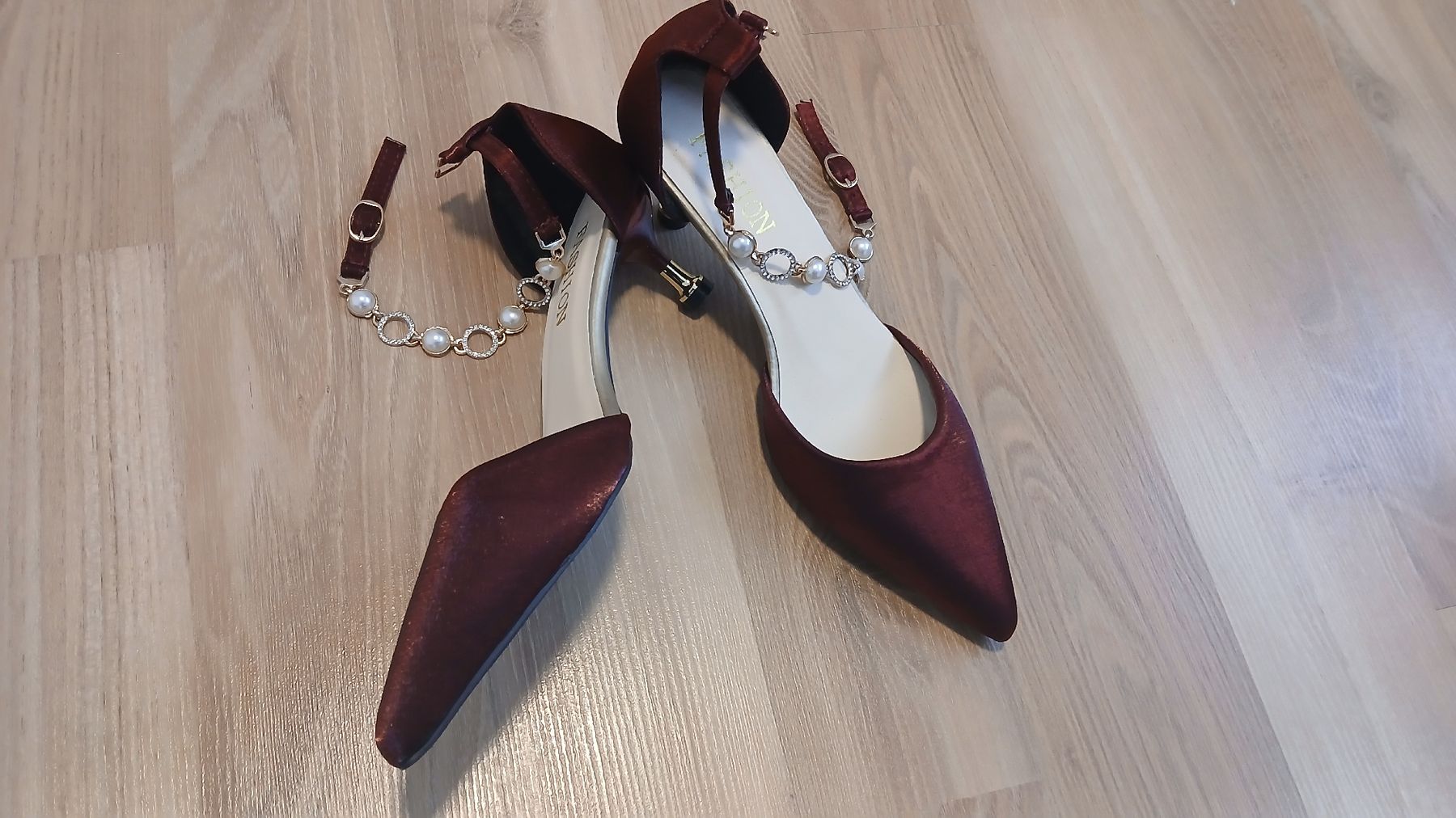 Scarpe da donna: Red Heels – Usato da Luzern venduto da Helloasa 1