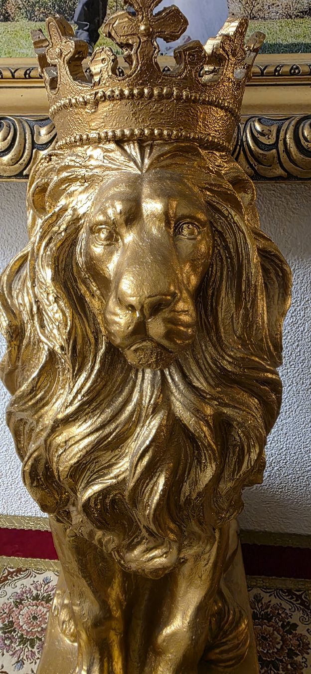 Tutte le decorazioni: Goldener Deko Löwe mit Krone – Usato da Kaufdorf venduto da Nati-Nati 2