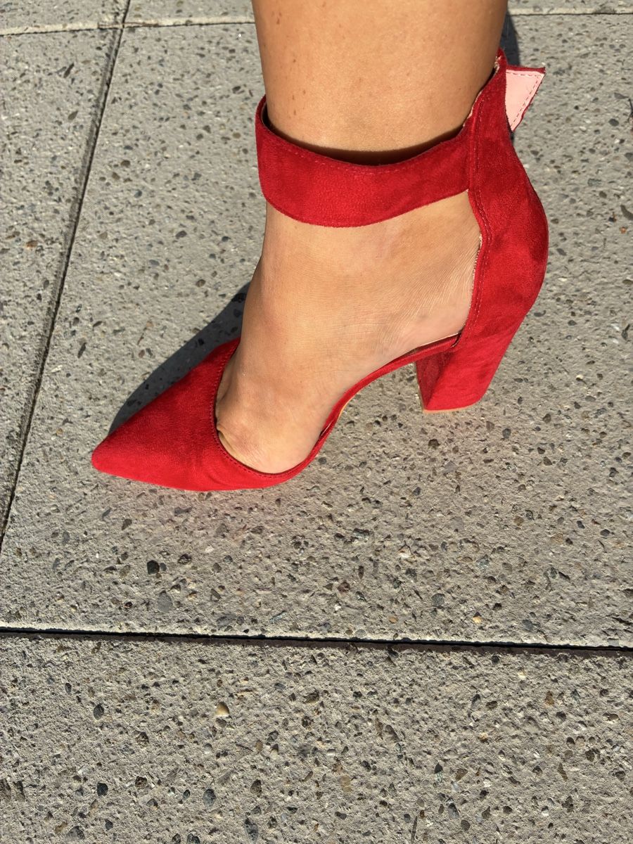 Damenschuhe: Red Suede Ankle Strap Heels Size 40 Used – Gebraucht aus Zuoz von noe_g2f5 1