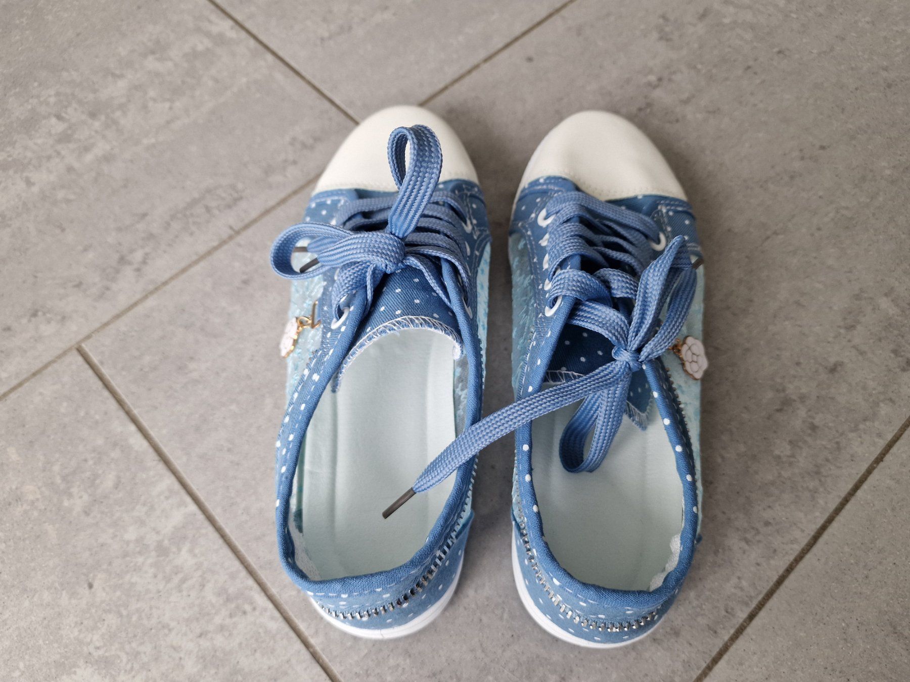 Schuhe für Mädchen: NEU Schöner Mädchen Sneakers Gr. 38 – Neu (gemäss Beschreibung) aus Wilen b. Wollerau von kaefer88 2