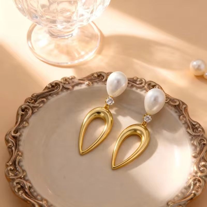 Orecchini pendenti & Orecchini a lobo: Boucles d’oreilles Perla Dorata – Nuovo e nell'imballaggio originale da St-Maurice venduto da Sandrinette123 1