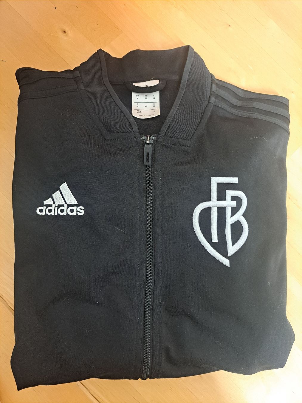 Adidas Giacche: FCB Jäckli von Adidas – Usato da Basel venduto da kru_m5x5