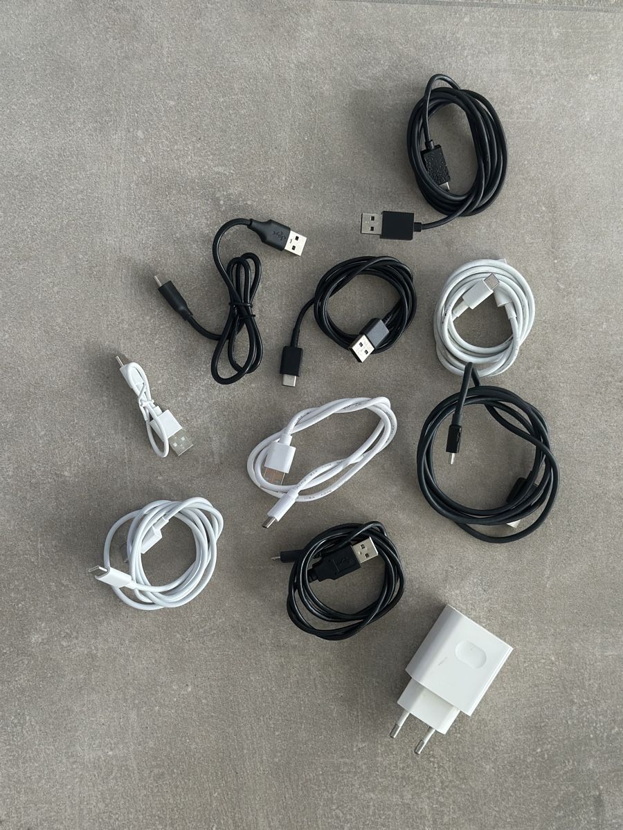 Apple Cavi: Set of cables USB type C – Usato da Lugano venduto da _tuttifrutti_