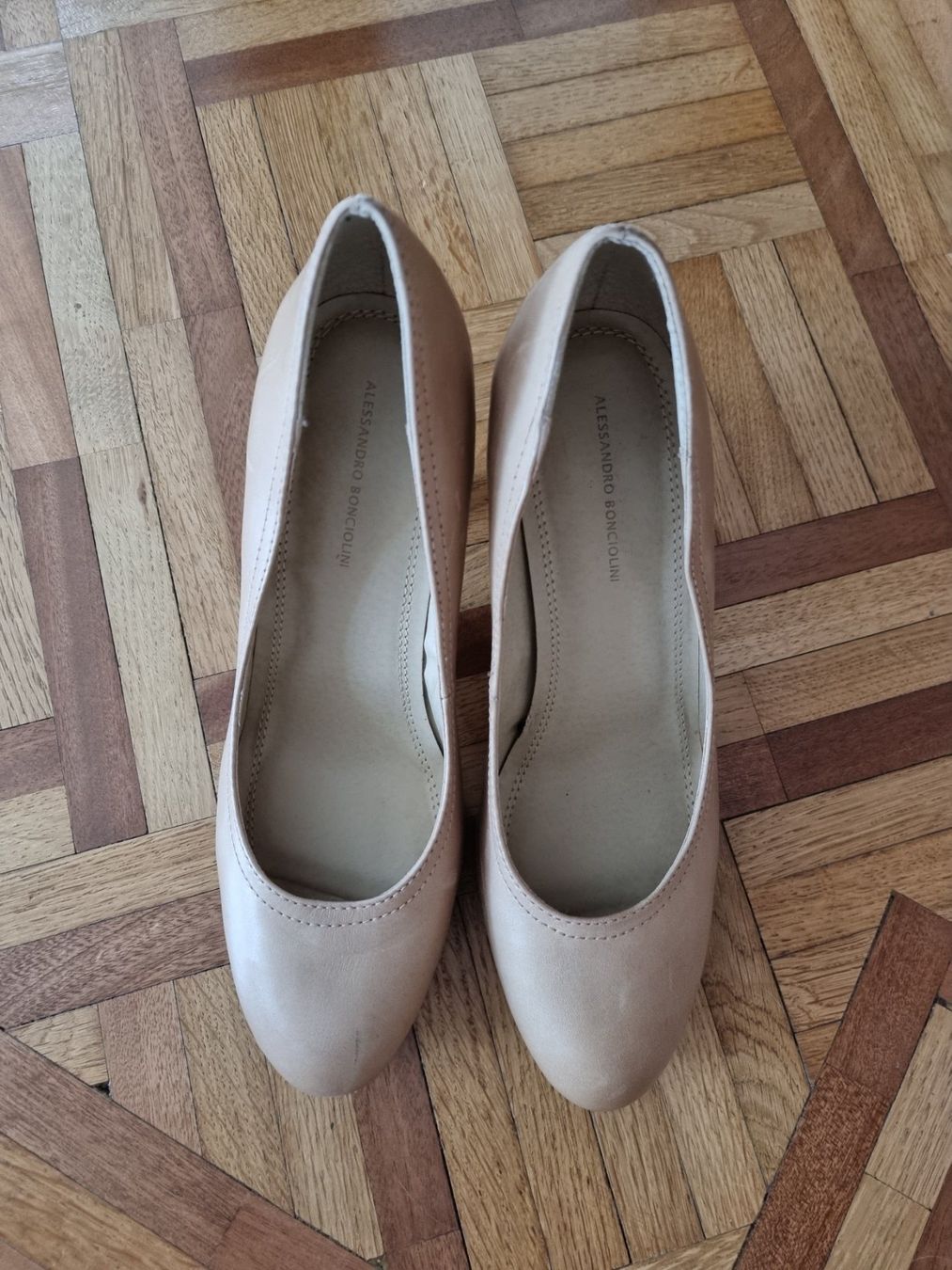 Chaussures femmes: Escarpins beiges talons 39 – D'occasion à Veyrier par Leilazizou
