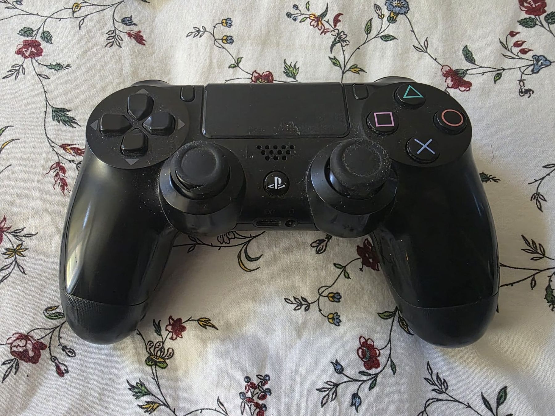 Sony Controller: Original Sony Dualshock 4 – Gebraucht aus Neuchatel von StevChamb110