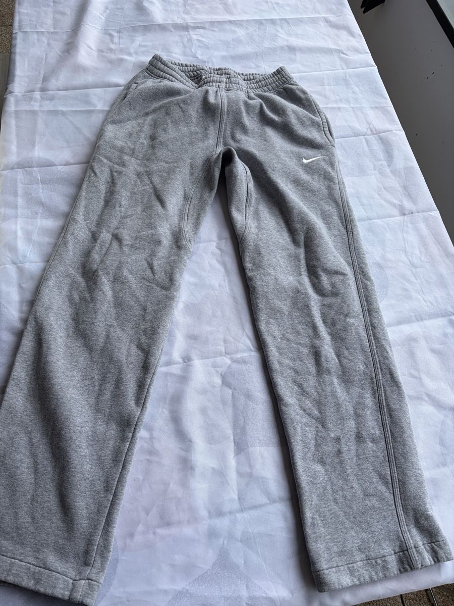 Nike Pantaloni: Training Homme gris Nike – Usato da Pully venduto da ari_78pk