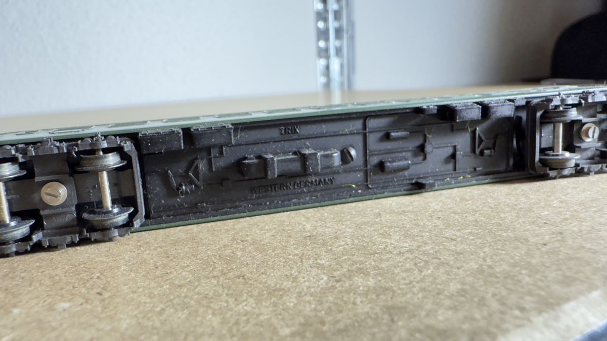 Trix Modelleisenbahnen: Trix Gepäckwagen Spur N – Gebraucht aus Schlieren von rat_lq6b 3