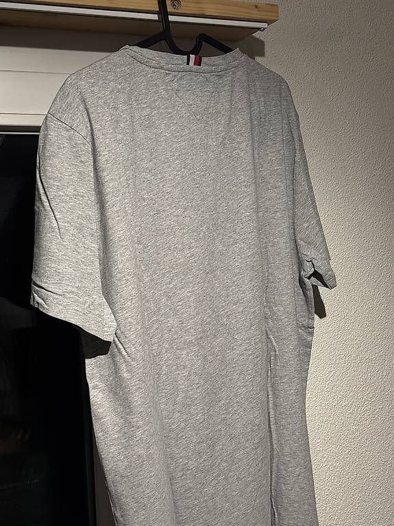 T-shirts: Shirt Tommy Hilfgier XL – D'occasion à Triengen par Ike67 2