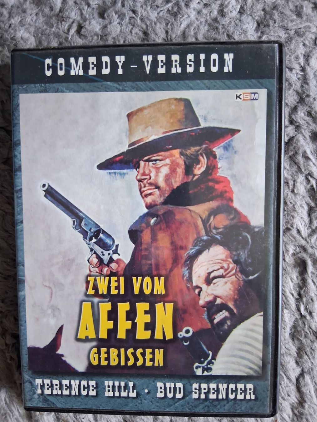 Alle DVDs: ZWEI VOM AFFEN GEBISSEN     DVD – Gebraucht aus Wetzikon ZH von Ramones01
