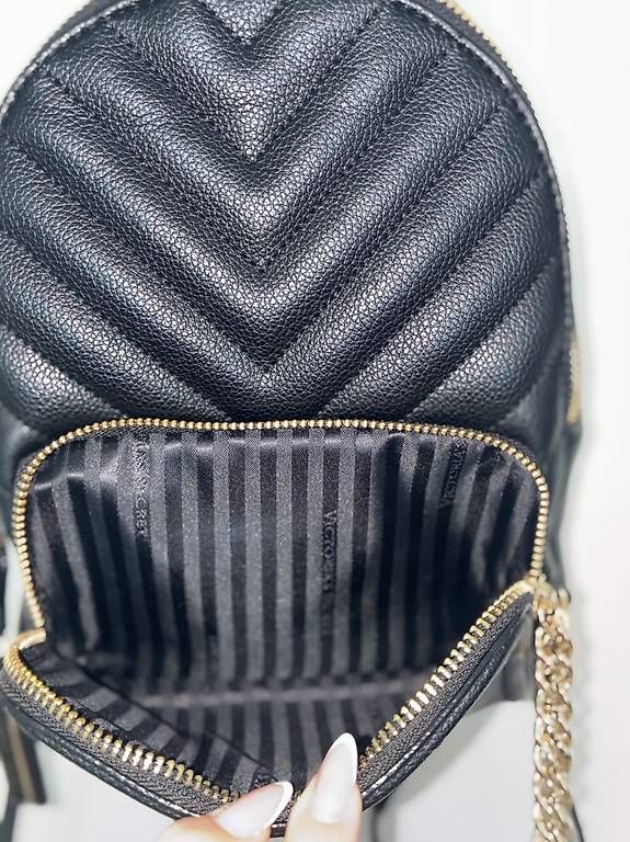 Victoria's Secret Rucksäcke: VICTORIA'S SECRET - MINI SAC À DOS NOIR MATELASSÉ – Gebraucht aus Constantine von san_nmr2 2