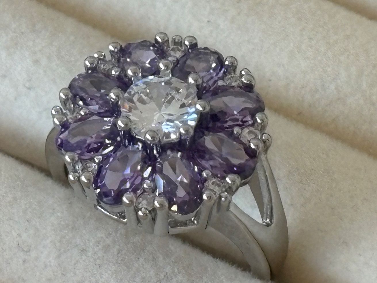 Bagues: Luxus Elegante Gr.19/9 Ring Farbe: Silber/Lilas – Neuf (Voir description) à Biel-Bienne par Roserosse13