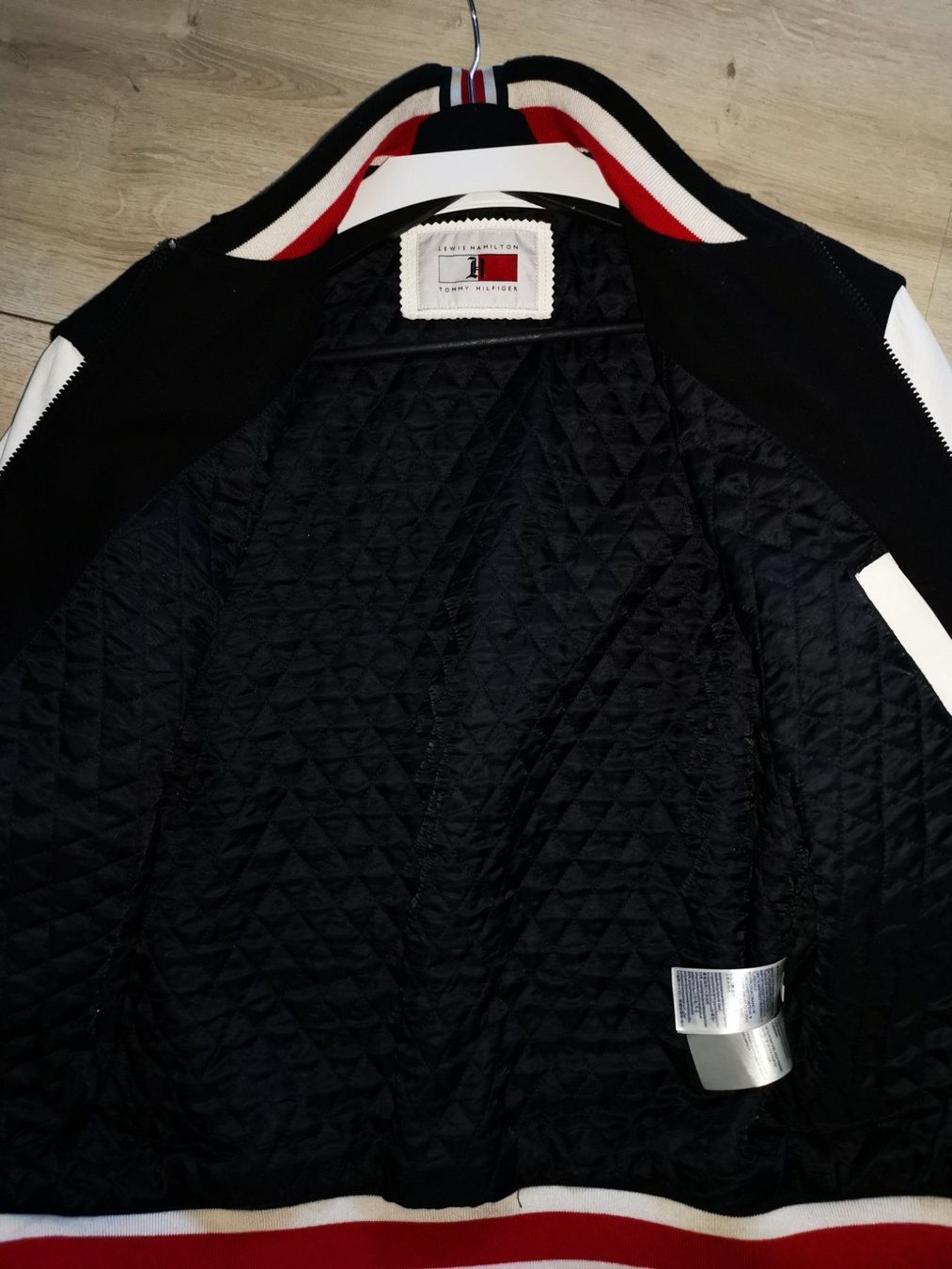 Tommy Hilfiger Giacche: Lewis Hamilton Varsity Collage Jacket / Tommy Hilfiger – Usato da Balgach venduto da DasParfum 2