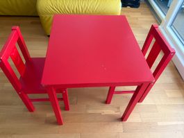 Kindertisch Set rot mit 2 Stühlen guter Zustand