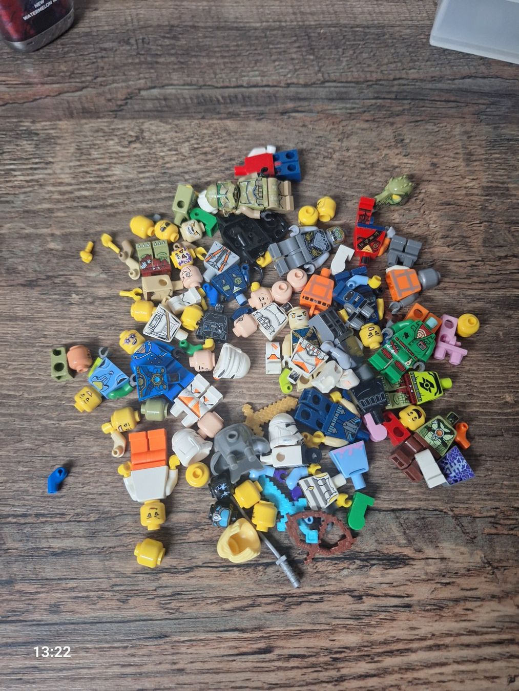 Lego Kit di costruzioni: Lot pièces de figurines lego – Usato da Grandson venduto da Crtz205