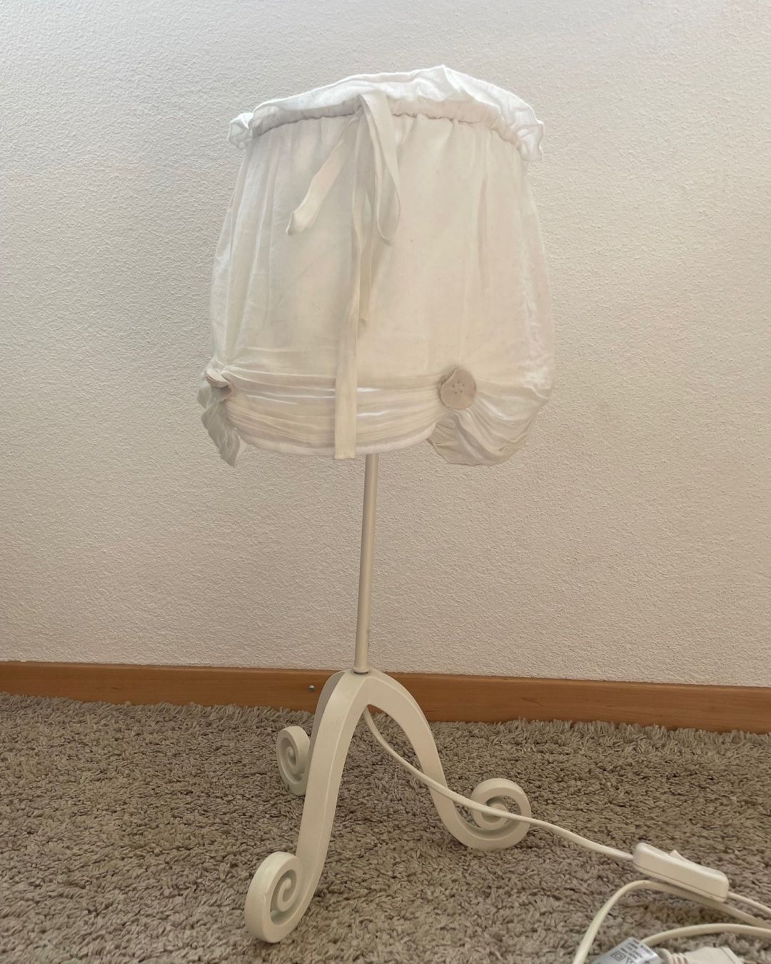 Ikea Lampade: IKEA Tischlampe mit Stoffschirm, weiss – Usato da Baar venduto da Beneman 1