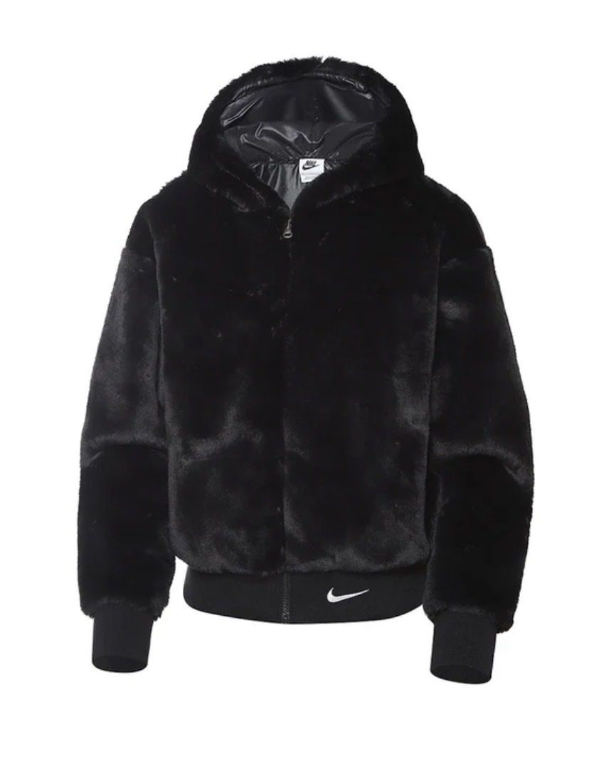 Nike Giacche: Nike Sportswear Essentials Jacke – Usato da Möriken AG venduto da EveMllr 1