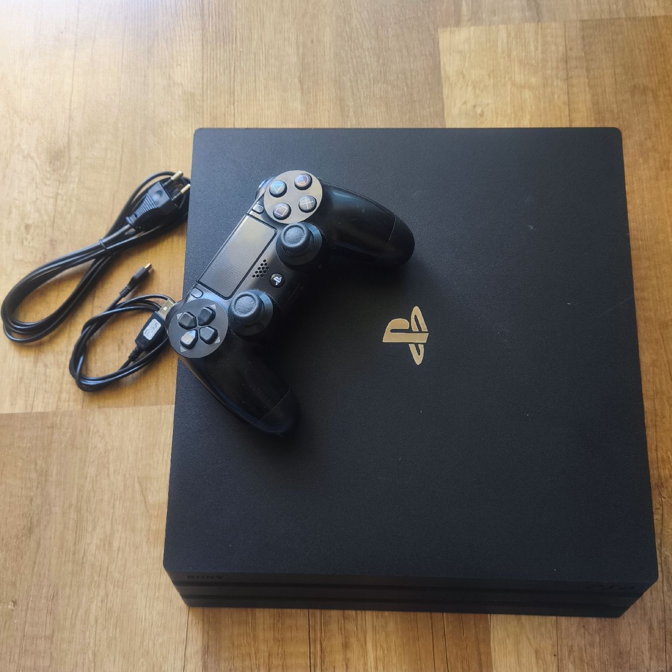 Sony Console: ab1.- Playstation 4 pro 1tb – Usato da St-Maurice venduto da Aran_Cash