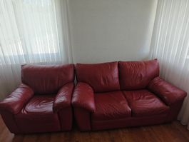 AB 1 CHF: Rotes Ledersofa Set: 2er Sofa und Sessel