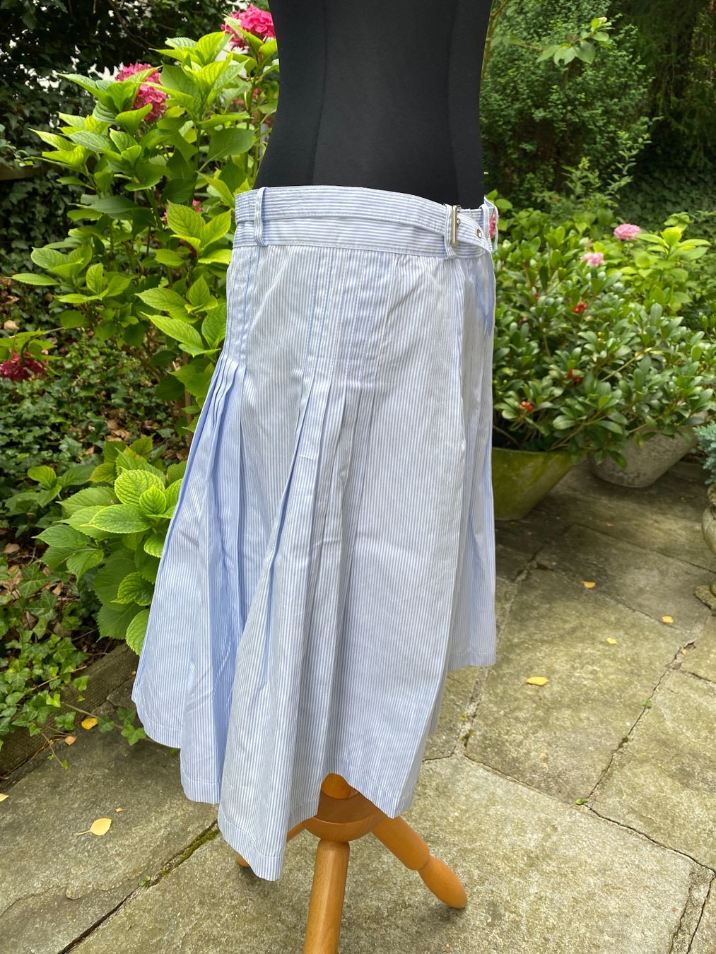 Bally Gonne: Bally Rock gestreift blau weiss Grösse 38 – Nuovo (secondo la descrizione) da Zürich venduto da JDB_Vintage 1