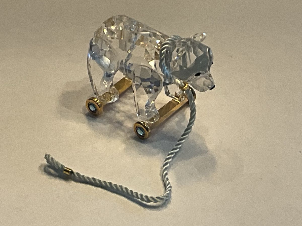 Swarovski Statuette: *Swarovski Teddybär auf Rädern – Nuovo (secondo la descrizione) da Oberglatt ZH venduto da Multimix 2