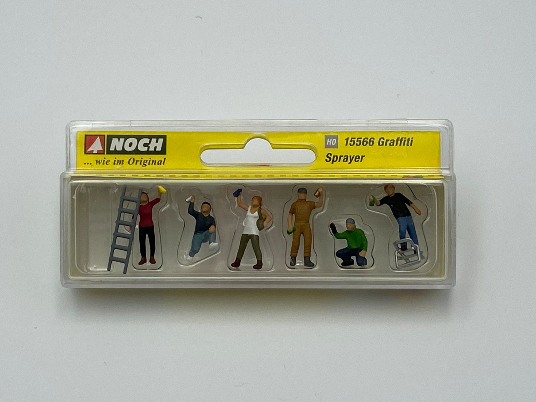 Noch Modelleisenbahnen: NOCH 15566 H0 Graffiti Sprayer – Neu und originalverpackt aus Neukirch a.d. Thur von MoBa-Artikel.ch 1