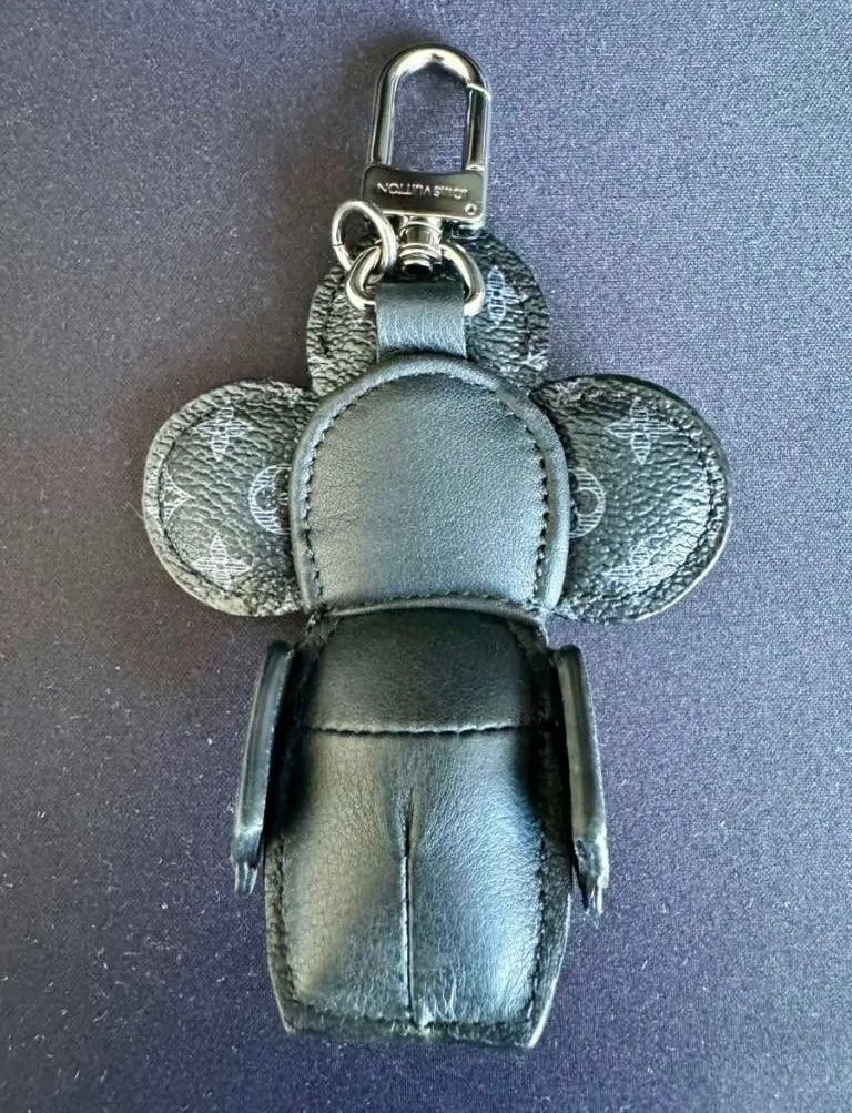 Louis Vuitton Portachiavi: Louis Vuitton Vivienne DouDoune Key Ring Holder Monogram – Nuovo (secondo la descrizione) da Triesen venduto da atos87 2