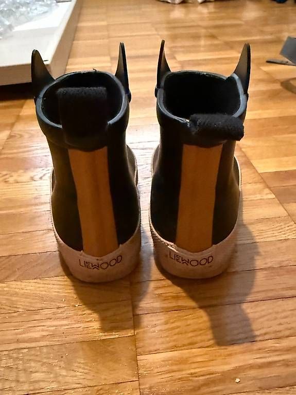 Chaussures garçon: bottes de pluie enfant taille 21 – D'occasion à Lausanne par beatriz_g 1