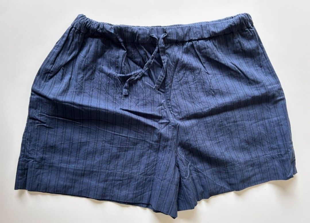 Cos Pantaloni: Shorts von Cos, grösse S/M – Usato da Rheinau venduto da miriam_j