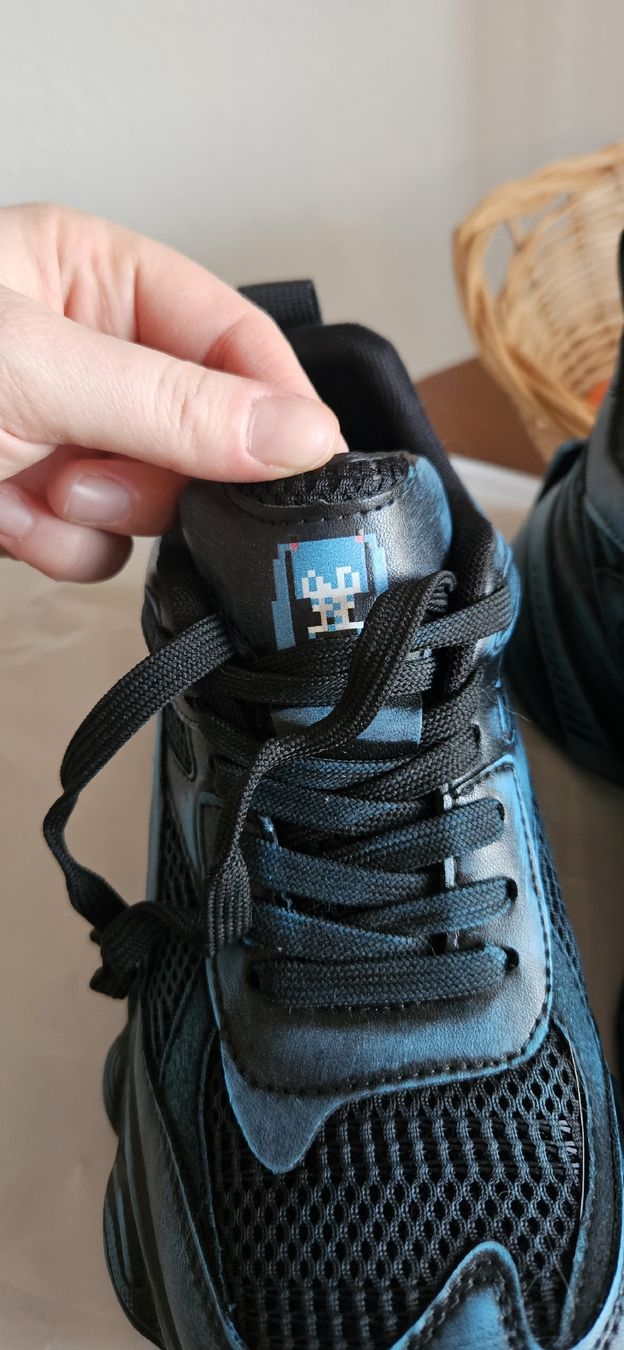 Scarpe da uomo: Koi Hatsune Miku Schuhe Gr 40 – Nuovo (secondo la descrizione) da Winterthur venduto da pet_qjz6 1