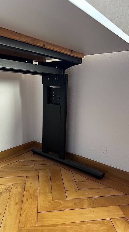 Bureaux: Bürotisch mit Korpus – D'occasion à Dübendorf par simonsomon 2