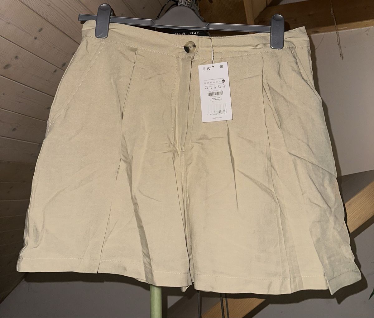 Bershka Pantaloni: Shorts, EU 44, NEU! – Nuovo e nell'imballaggio originale da Gutenswil venduto da jus_nr7h 1