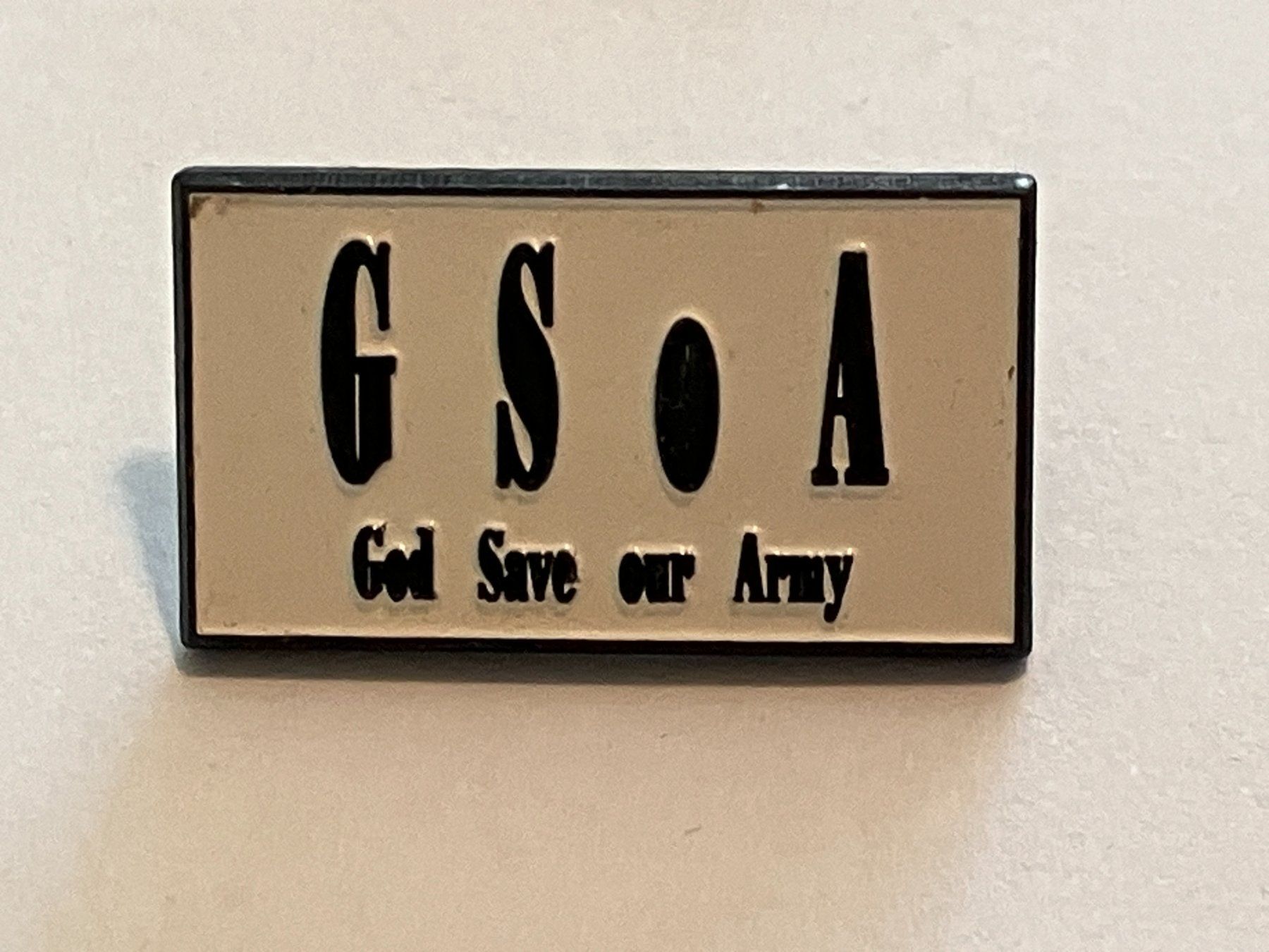Plaketten & Abzeichen: 1 Pin GSoA God Save our Army – Gebraucht aus Basel von djwwpp