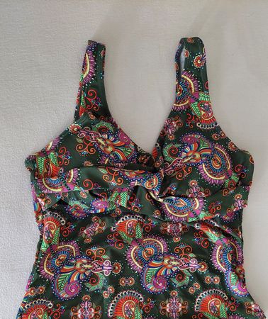 Neues Badekleid - einteilig - Grösse XL / 44 - mit Hüfttuch