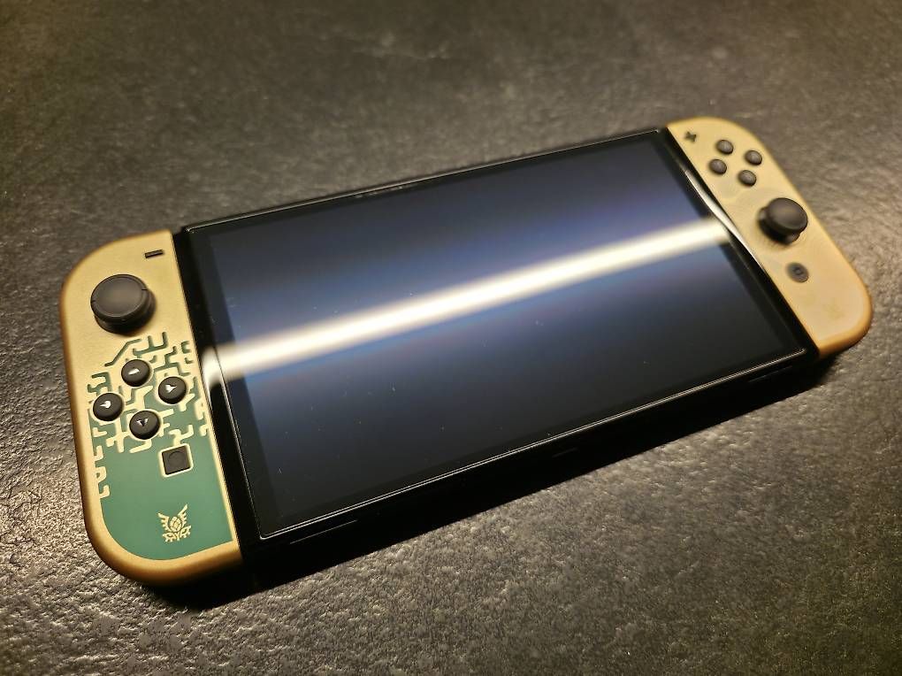 Nintendo Console: Switch Oled Zelda Edition – Usato da Koppigen venduto da Deadlyheaven 2