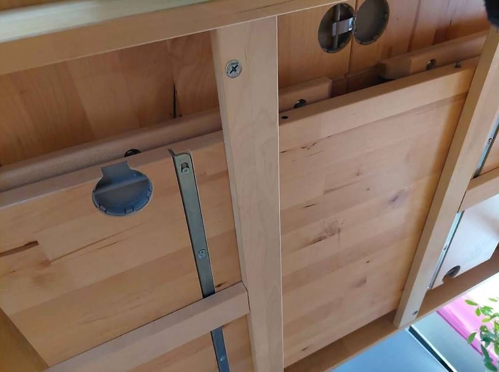 Tavoli: Tisch mit 7 Stühlen – Usato da Schlieren venduto da Nid_normal 2