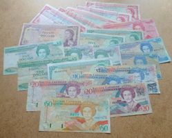 Lot ++ 21 alten Banknoten aus East Caribbean C.A