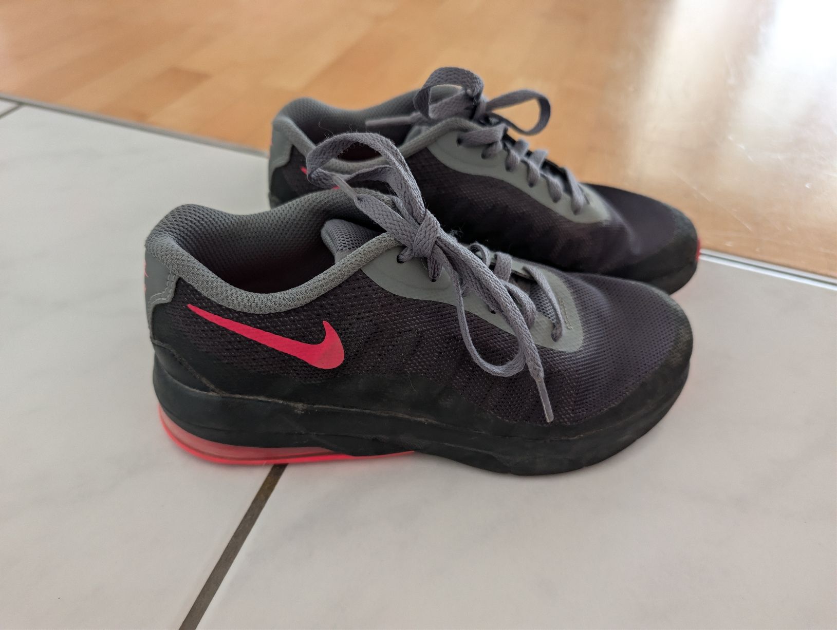 Nike Chaussures filles: Nike Sneaker – D'occasion à Trimmis par Blueberry123