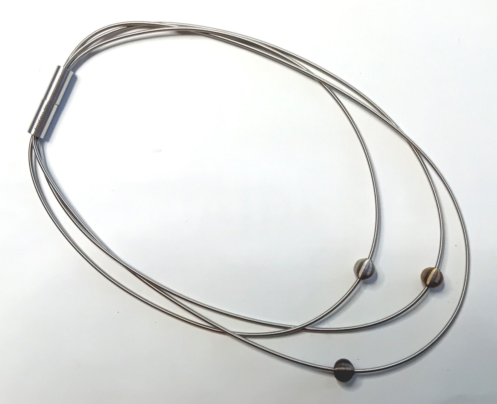Catenine: Collier triple en acier "ressort" ars mundi – Usato da Neuchatel venduto da Vlenoble
