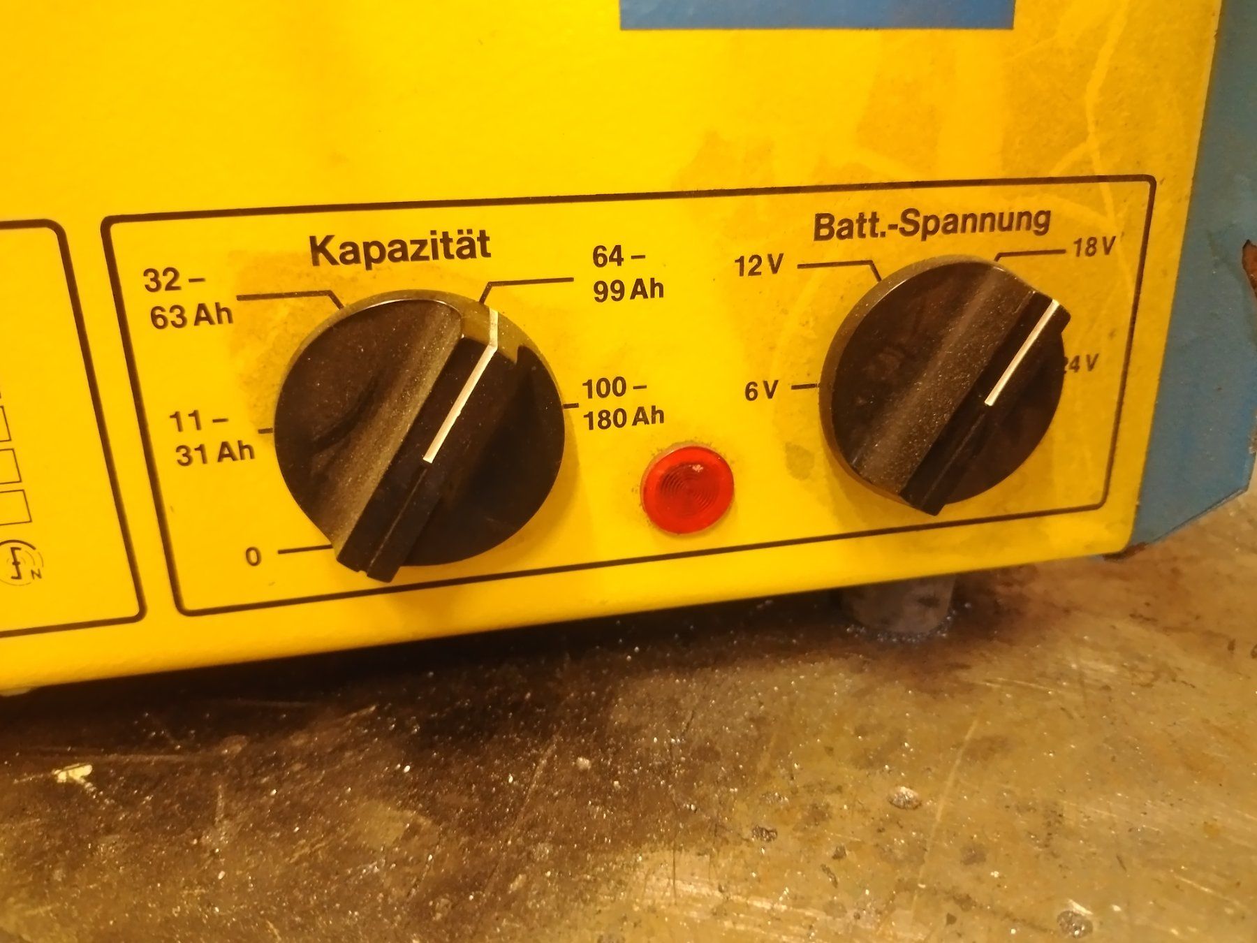 Batterie-Ladegeräte: Chargeur batterie – Gebraucht aus Autigny von Turbine_j85 1
