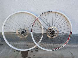 26" MTB Laufradsatz Disc Exal MX19 Shimano QR weiß