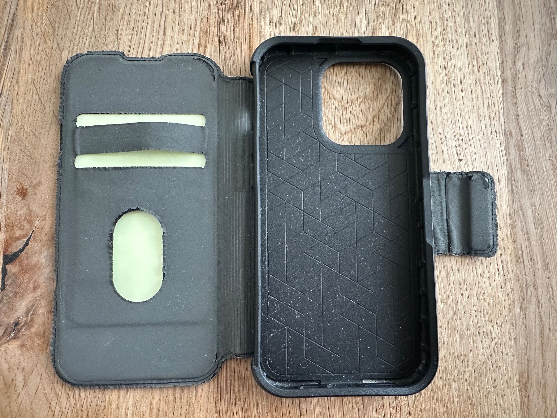 Apple Cover & Protezioni schermo: Otterbox Wallet-Case iPhone 14 Pro – Usato da Baar venduto da renbee 2