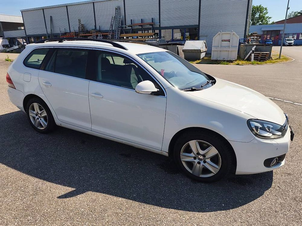 VW Automobili: A vendre VW Golf Var. 2.0 TDI – Usato da Noréaz venduto da Jeanneretp 1