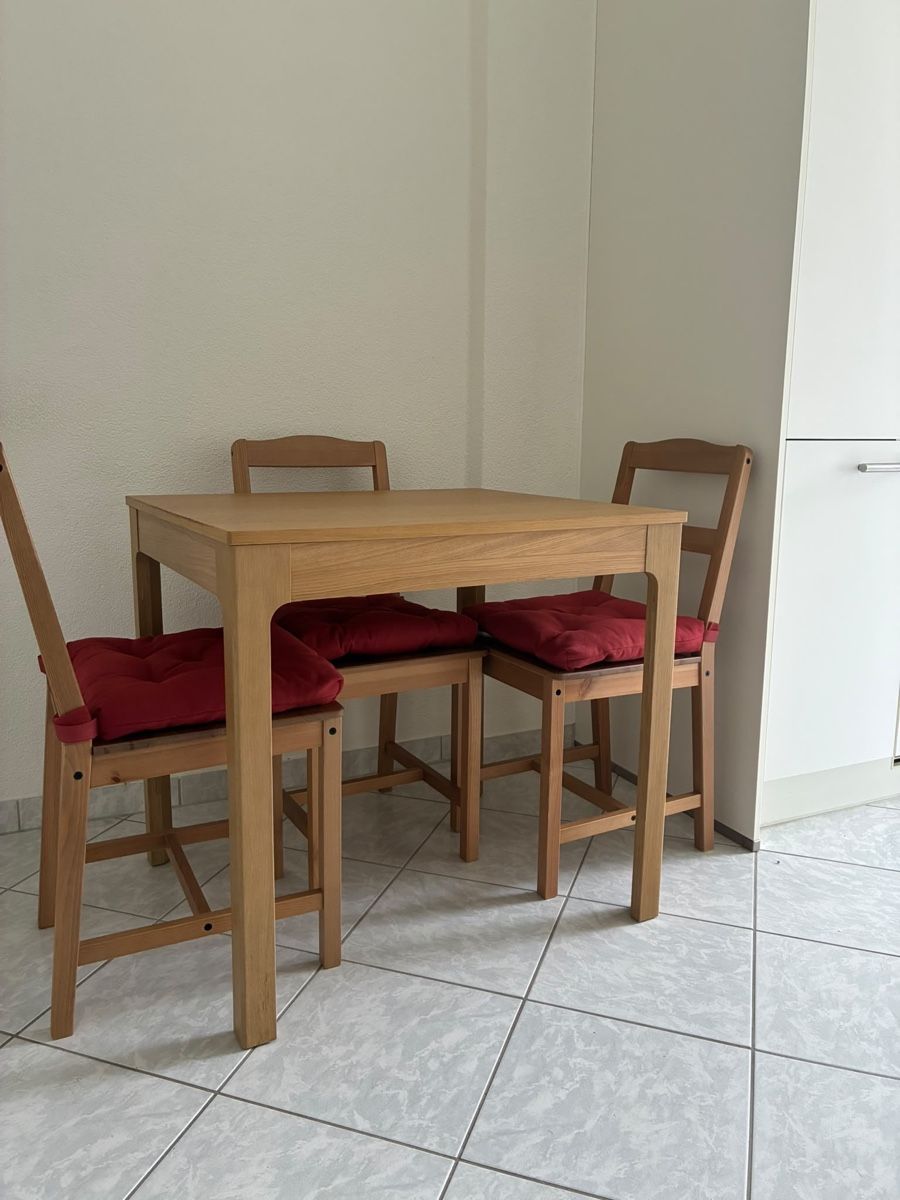 Ikea Tischset: Dining Set Table + Chairs Red Cushions – Gebraucht aus Zürich von eduardag 4