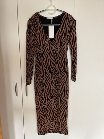 Abendkleid in Rosegold, Grösse M, neu!